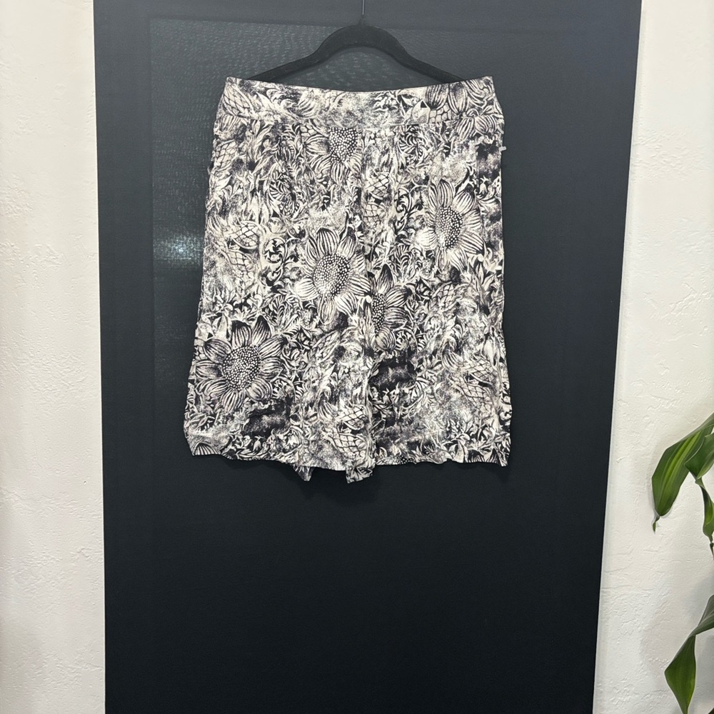 Floral Print Women's Bermuda Shorts
